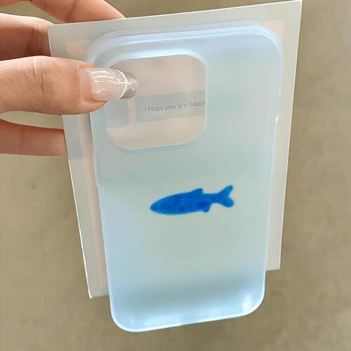 一条小蓝鱼适用苹果17/16promax透白小麦壳iPhone15pro个性卡通14plus小众创意13pro简约风12磨砂11女款软套