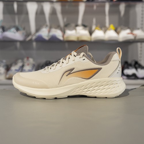 李宁男子跑鞋回弹透气