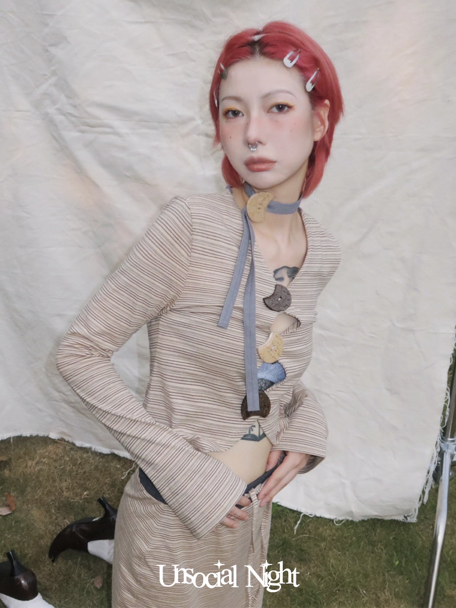 镂空条纹长袖套装牛角扣