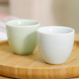 小酒杯陶瓷一口杯青瓷白酒杯烈酒杯清酒杯纯色茶杯一两装家用酒具