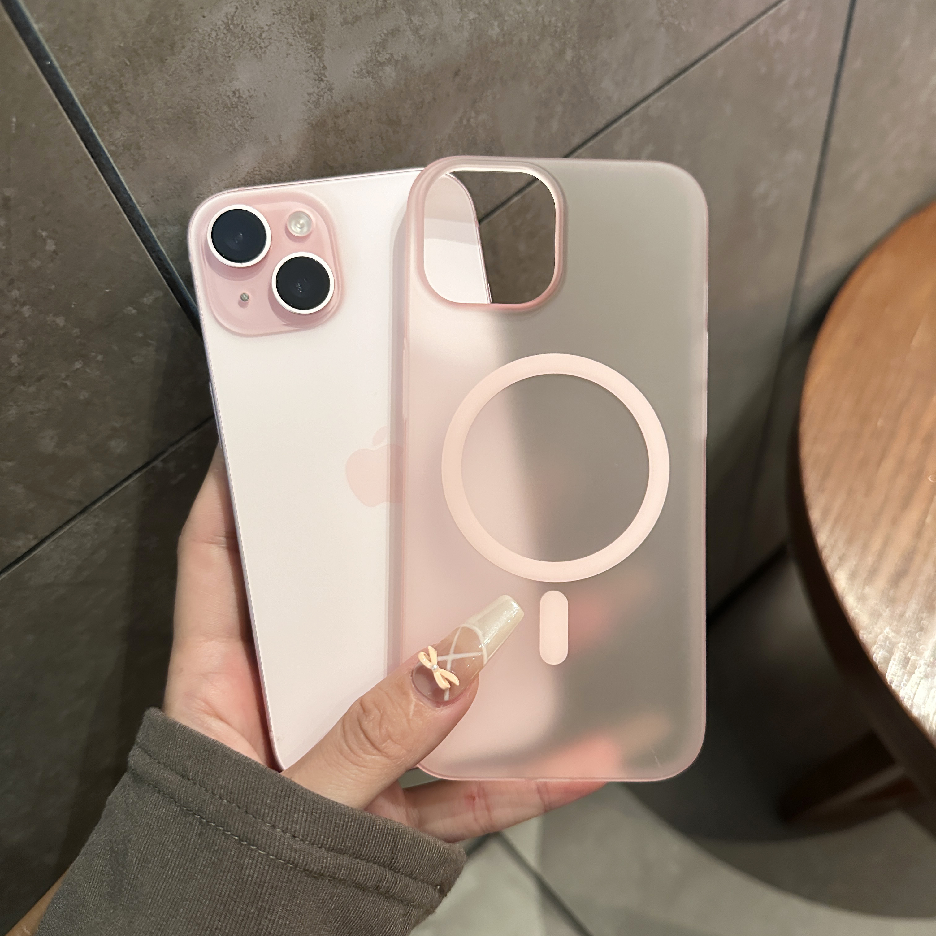 适用iphone15粉色手机壳新款超薄磨砂苹果14promax磁吸保护壳13简约高级12全包防摔11防指纹15plus硬壳防指纹