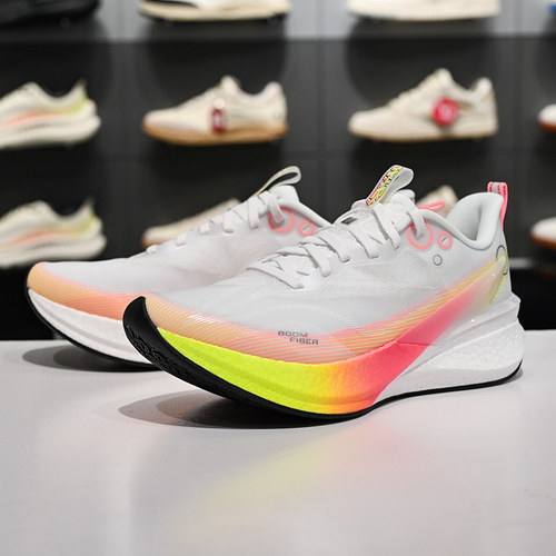 李宁赤兔8PRO女子反光䨻丝跑鞋