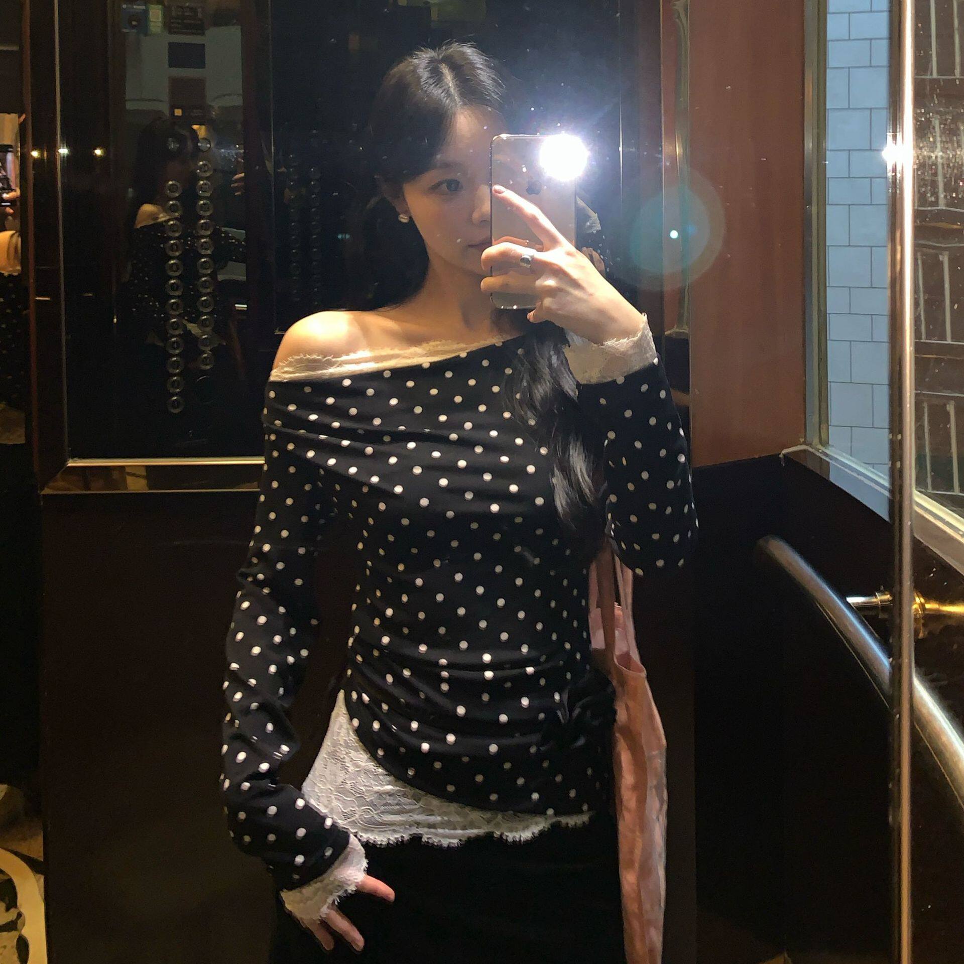 法式波点斜肩长袖打底衫T恤女蕾丝拼接一字肩假两件上衣黑色内搭