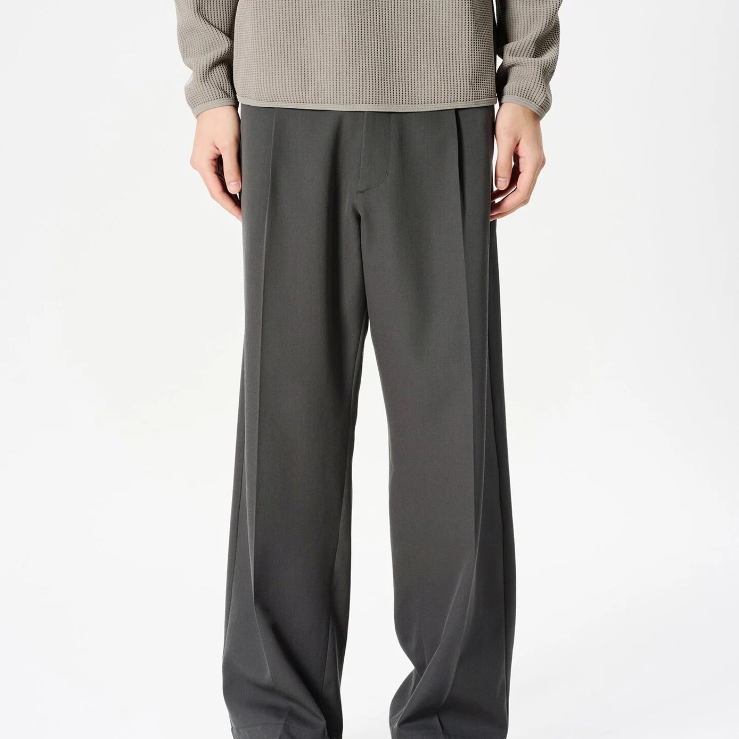 现货Goldwin One Tuck Straight Wool Pants 单褶直筒羊毛裤26SS - 实物图