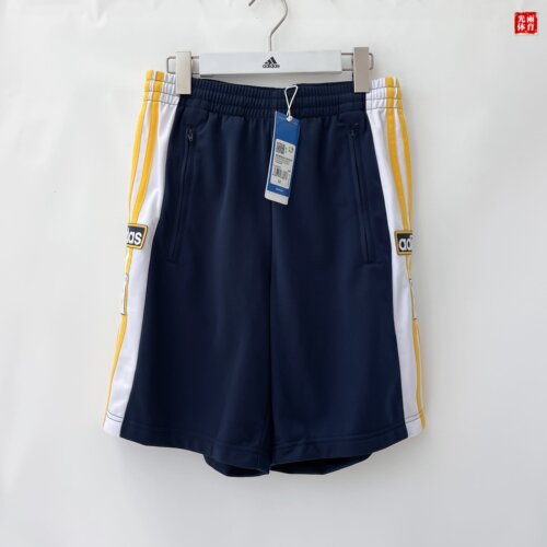 光雨体育--Adidas 三叶草 男子  排扣潮流复古运动短裤 IU2372
