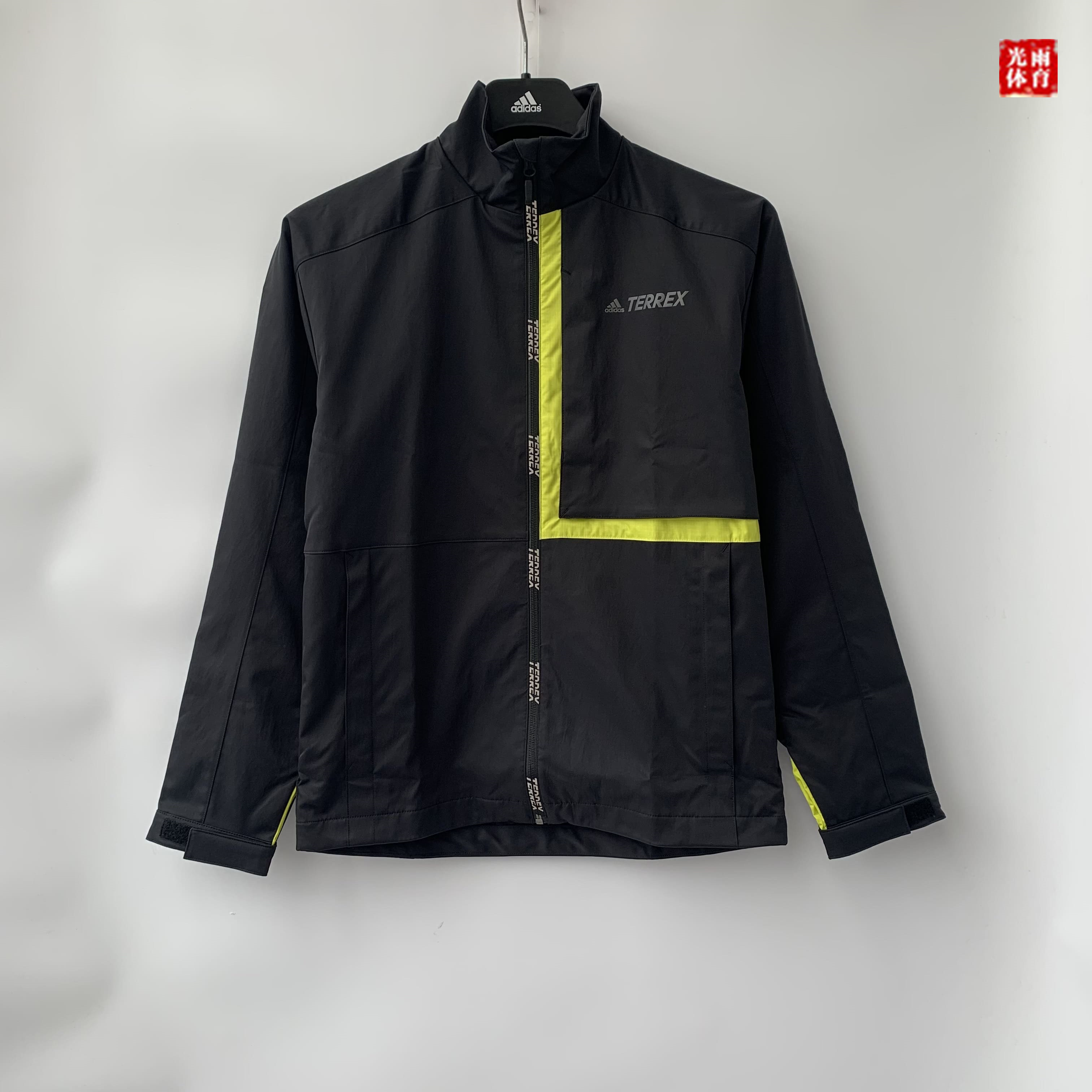 阿迪达斯户外男子立领运动夹克