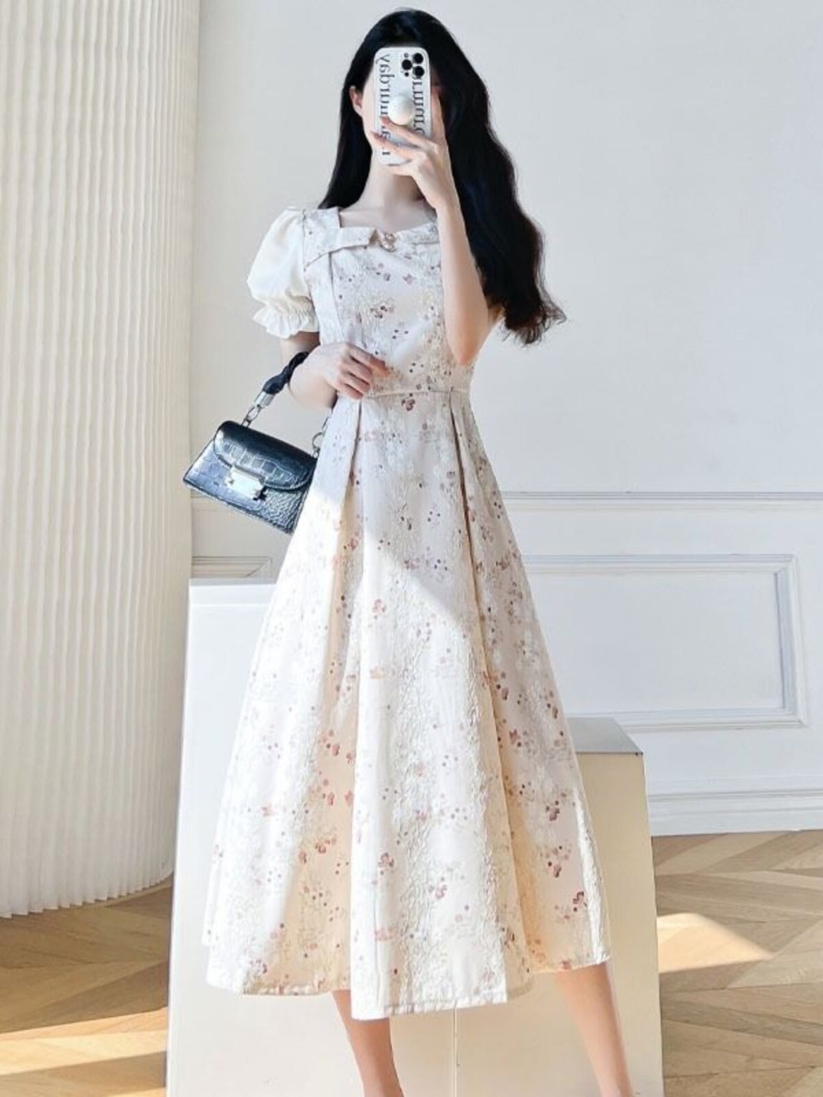 여름 신상 아웃핏 수유복 패셔너블한 중간기장 슬리밍 핫맘 모델 산후수유복 수유복