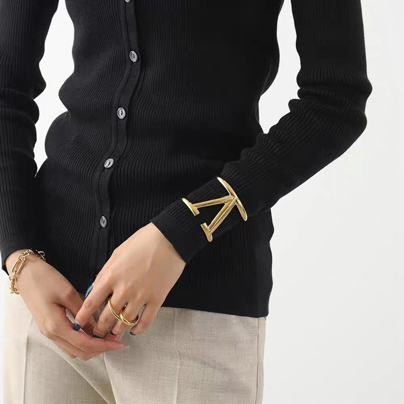 轻奢金属线条V字环形手镯