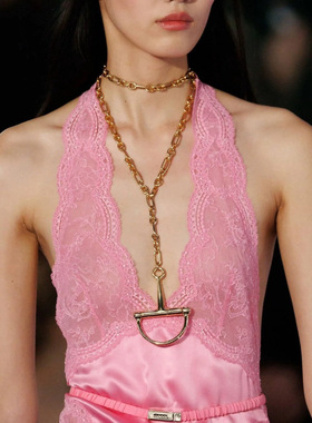 欧美复古轻奢高级感D字母马蹄形吊坠项链时髦走秀长款锁骨毛衣链