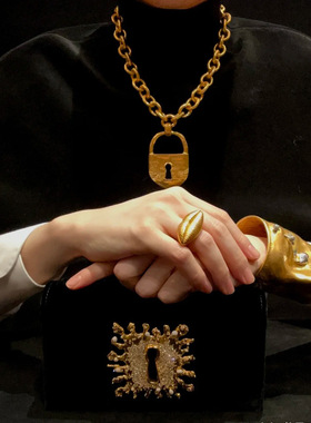 法式复古轻奢时尚浮雕锁头钥匙锁孔粗链条项链小众个性锁骨毛衣链