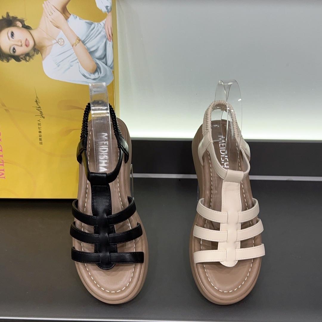 商场 撤 柜女鞋581-1新款女士 舒适日常职业平底露趾时尚罗马凉鞋