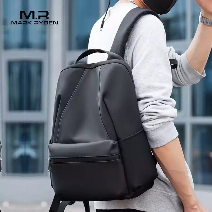 轻便14寸笔记本电脑双肩包放水杯图片