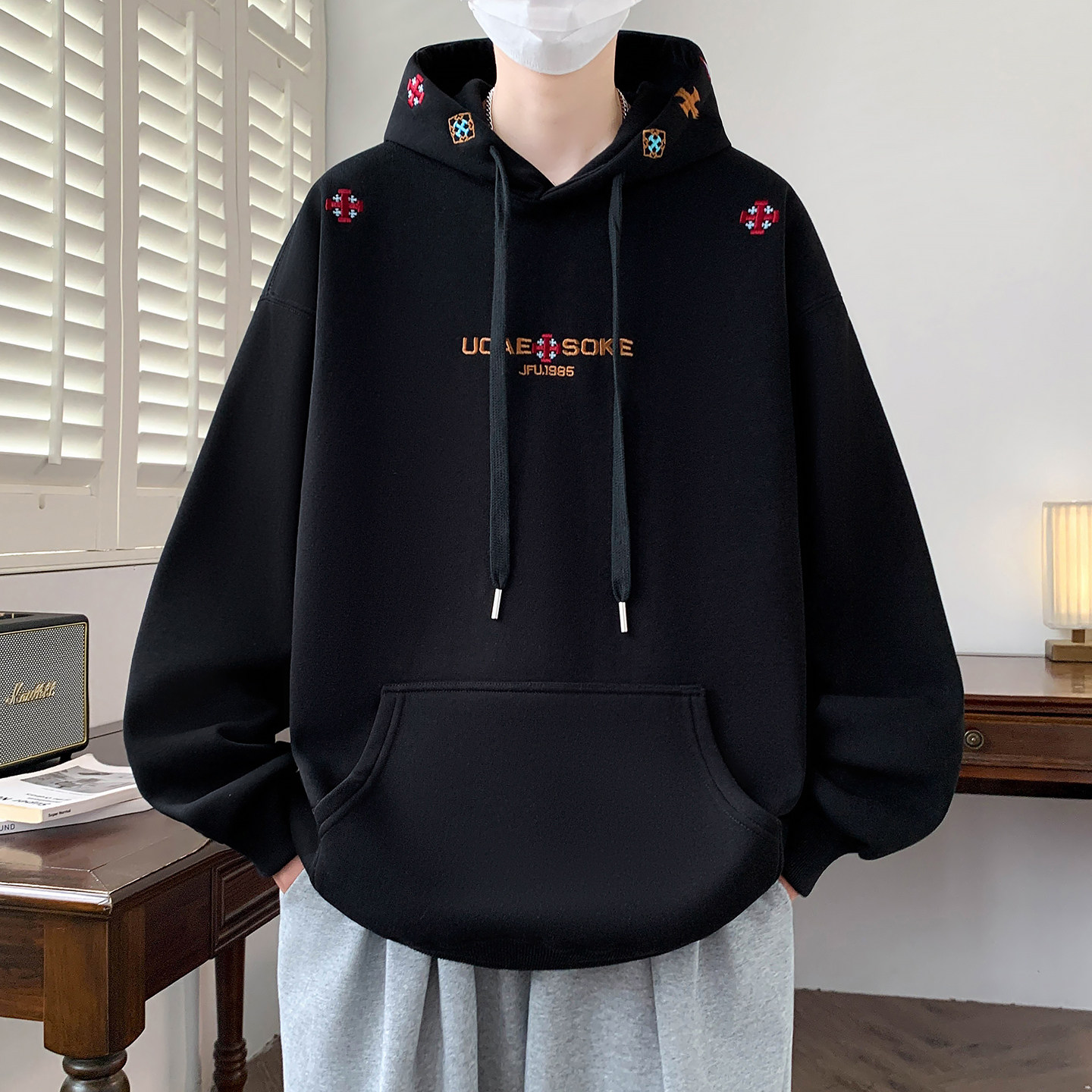 连帽刺绣纯色棉质卫衣男青少年袋鼠兜上衣服学生简约帅气春秋外套