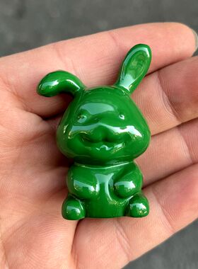 绿色实木雕刻兔子摆件
