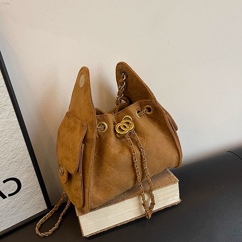 小香风菱格链条包女高级感麂皮绒单肩腋下包复古水桶包磨砂包包