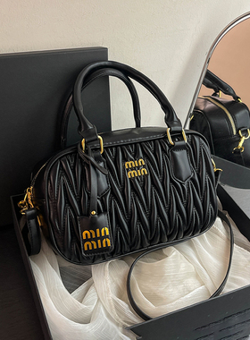 左杏韩国小众保龄球包包女包大容量枕头包波红色士顿手提包斜挎包