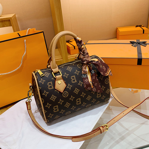 左杏印花时尚百搭枕头包