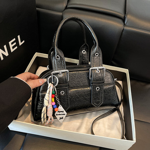 复古小众黑色波士顿包女手提斜挎包百搭通勤质感女包腋下Jk包包