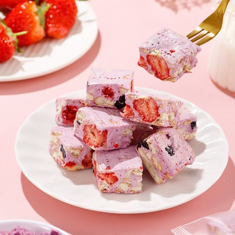 蓝莓味草莓羊奶芙拉丝饼干糕点心冻干草莓小吃零食雪花酥独立包装