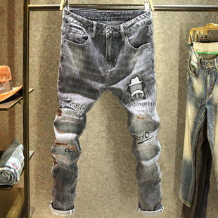 黑灰色潮牌刺绣牛仔裤男修身小脚裤2025春季新款时尚印花百搭裤子