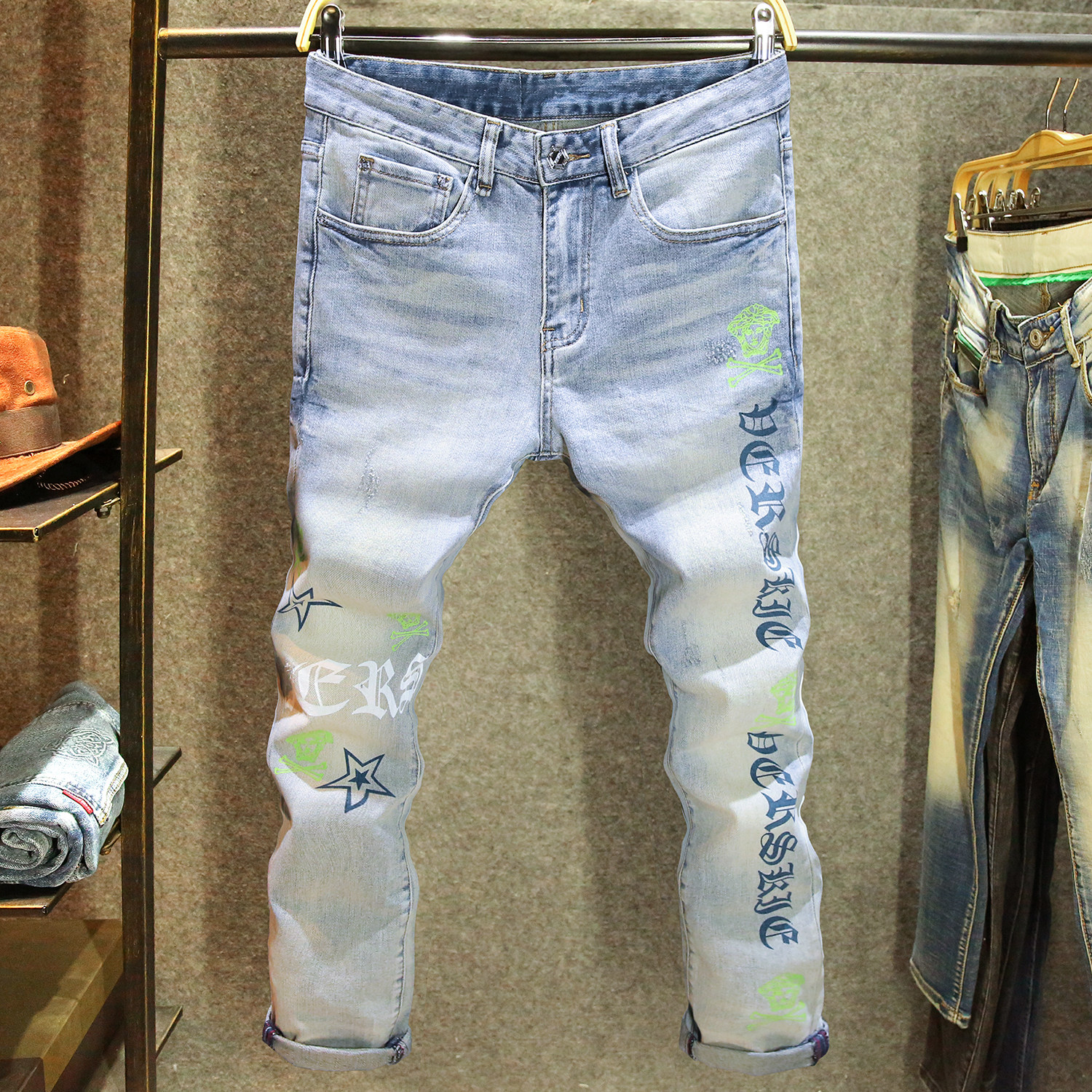 2025新款浅蓝色印花牛仔裤男款小脚修身弹力裤子潮流帅气百搭长裤