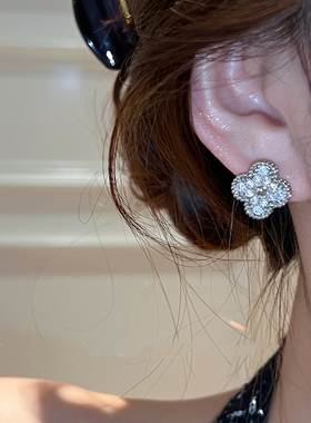 高级感四叶花超闪锆石纯银耳钉2026新款爆款耳环小众轻奢气质耳饰