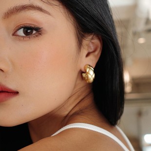 S925纯银针雅典娜金色耳环女气质耳圈轻奢高级感耳饰2025新款爆款