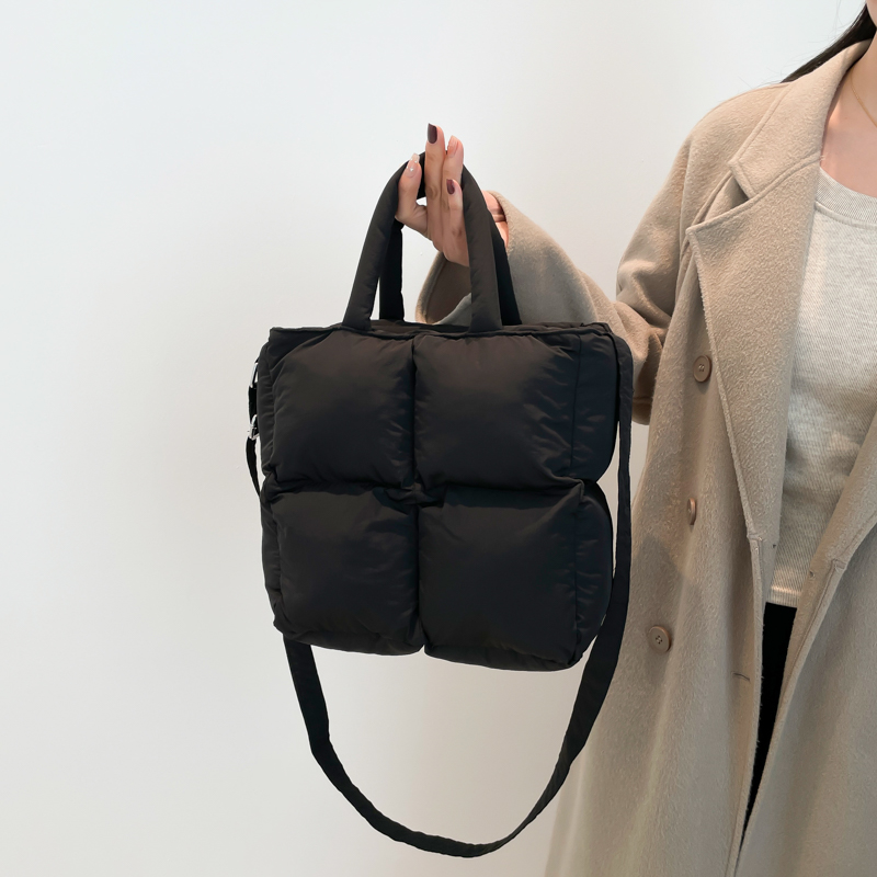 2025新款腋下包女大容量柔软充棉枕头羽绒包百搭单肩手提托特包