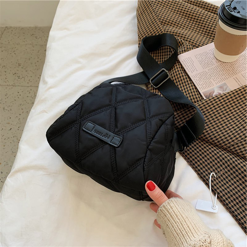 单肩包菱格绣线百搭ins韩版时尚