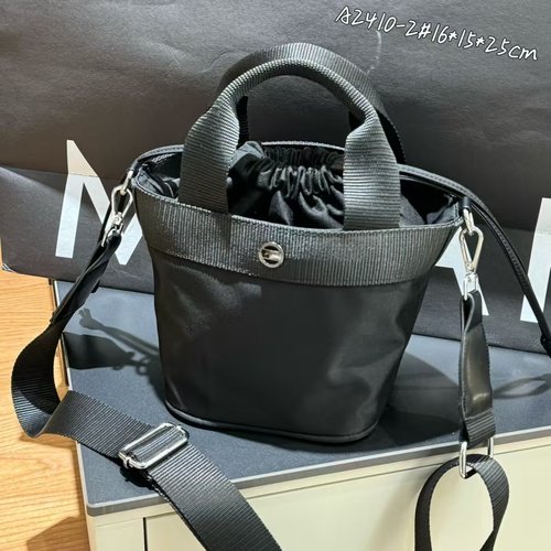 大容量水桶包2025洋气轻便防水高级感牛津布单肩斜挎包8060