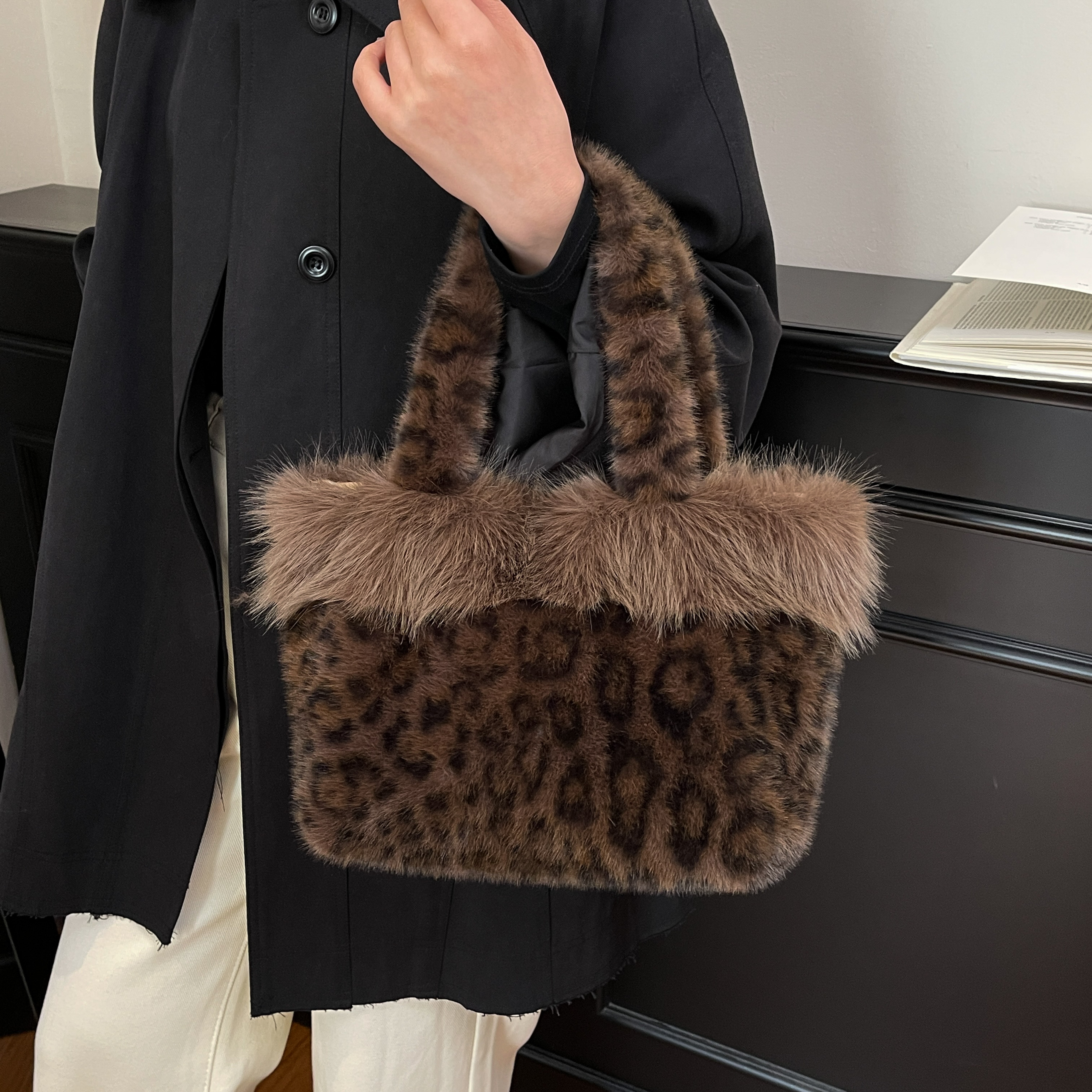 秋冬季高级感豹纹毛毛包包女2025新款毛绒绒单肩包小众通勤手提包