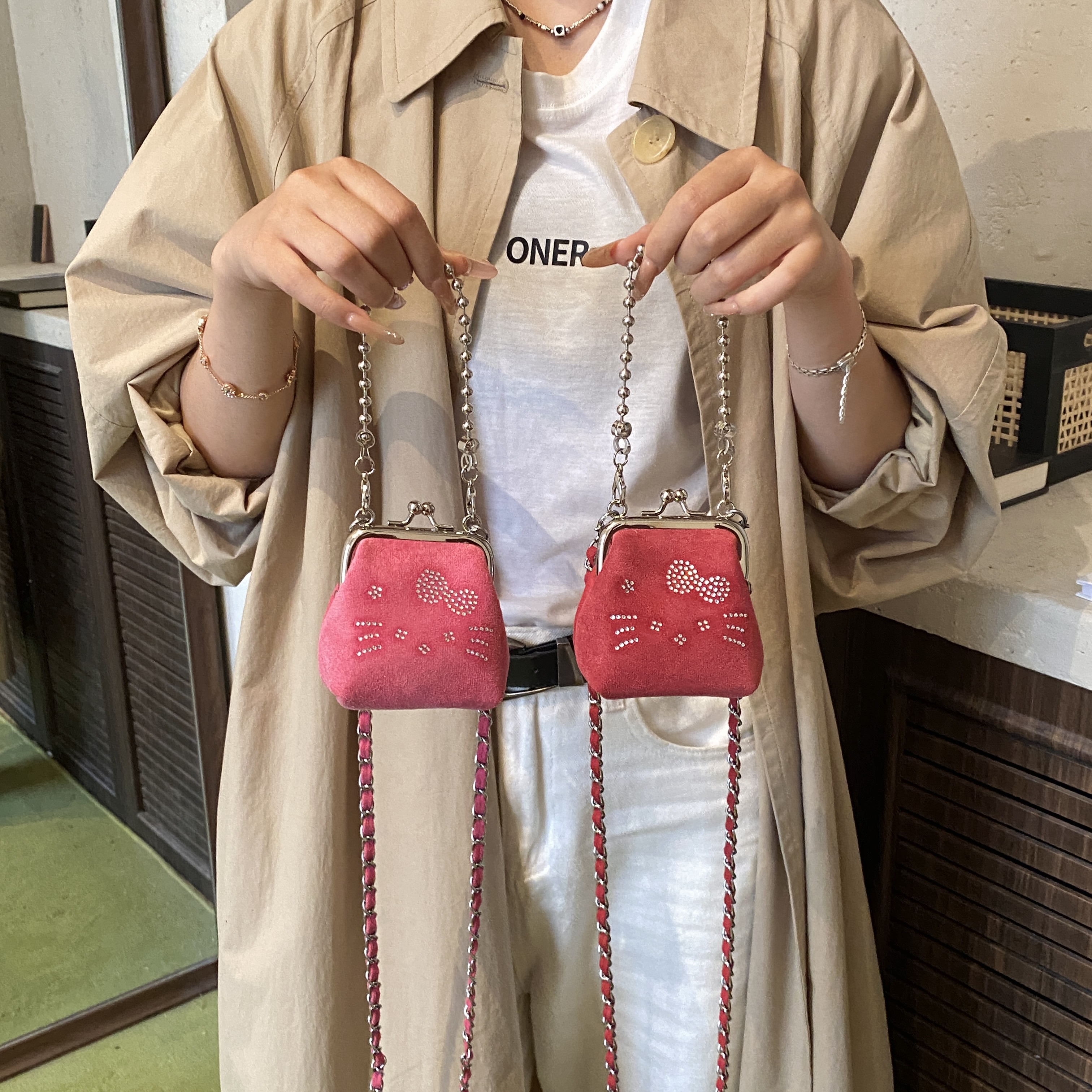 可爱质感2025秋冬新款口金包高级小香风手提烫钻斜挎包