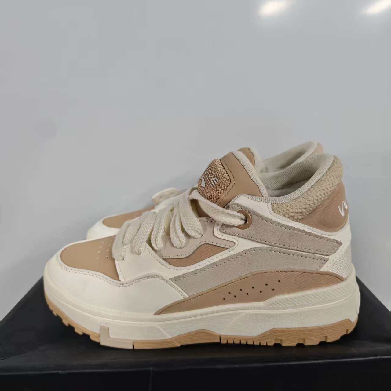 （瑕疵门店样鞋）李宁女款生活滑板高帮时尚运动休闲鞋子AGCU160