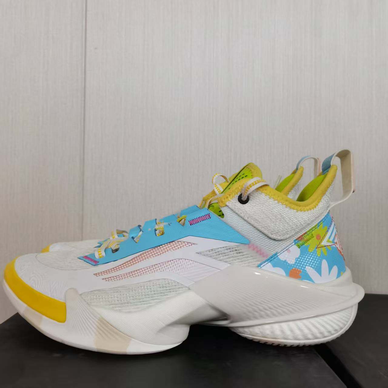 （B品）李宁男子空袭10实战专业篮球鞋ABAT089