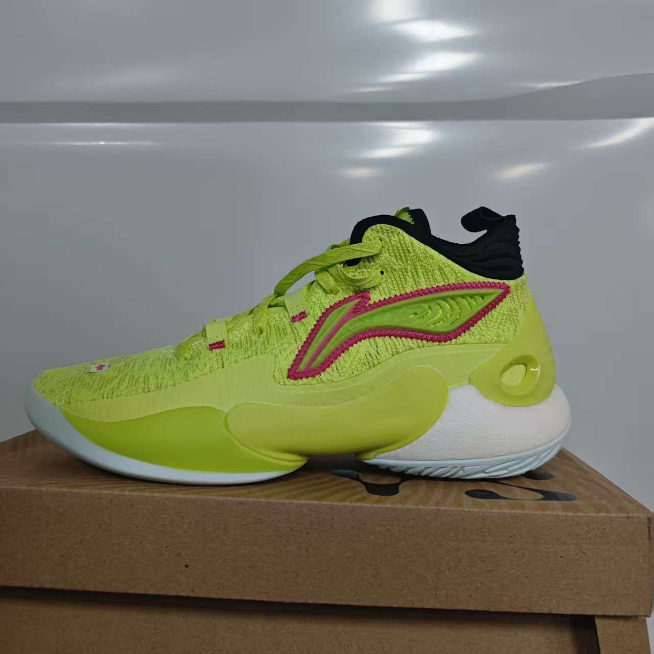 （瑕疵门店样鞋）李宁驭帅18男子减震休闲篮球专业比赛鞋ABAU087