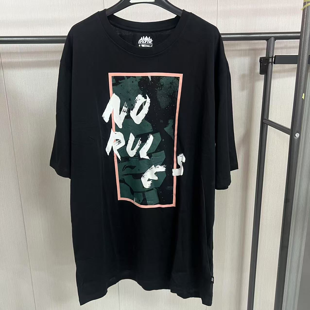《购买前看详情B品》李宁男款短袖夏季休闲潮流宽松上衣AHSL296