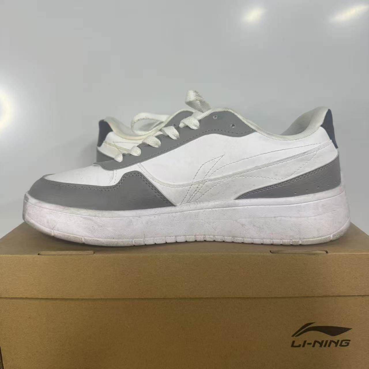 （瑕疵门店样鞋）李宁板鞋都达男款透气低帮经典休闲鞋AGCT333