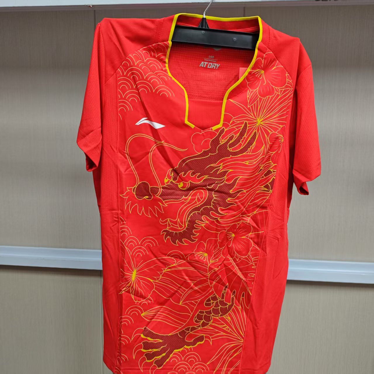 《购买前看详情B品》李宁短袖夏季男款简约系列舒适T恤AAYM068