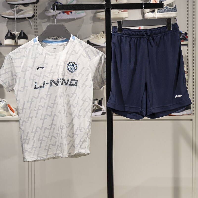 李宁儿童足球比赛套装男大童2025夏新款舒适透气短袖短裤YATV015