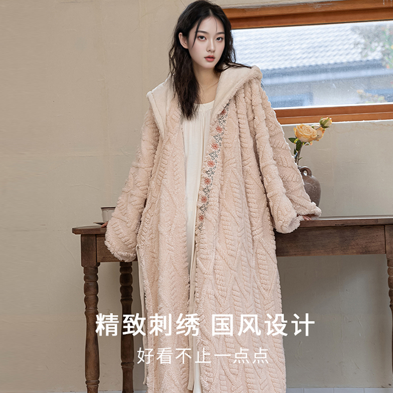睡衣女秋冬款珊瑚绒睡袍刺绣连帽