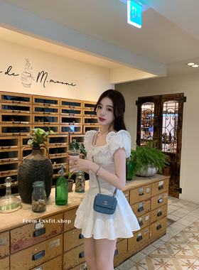 迟伞伞 悸动梦境 白色花边收腰系带泡泡袖衬衫时髦短裙少女感套装