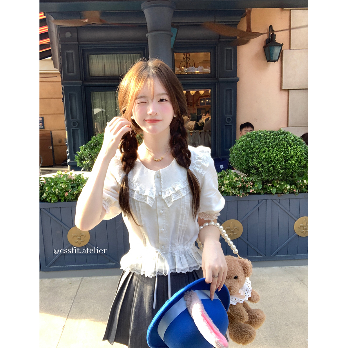 翻领衬衫光泽粉短裙迟伞伞