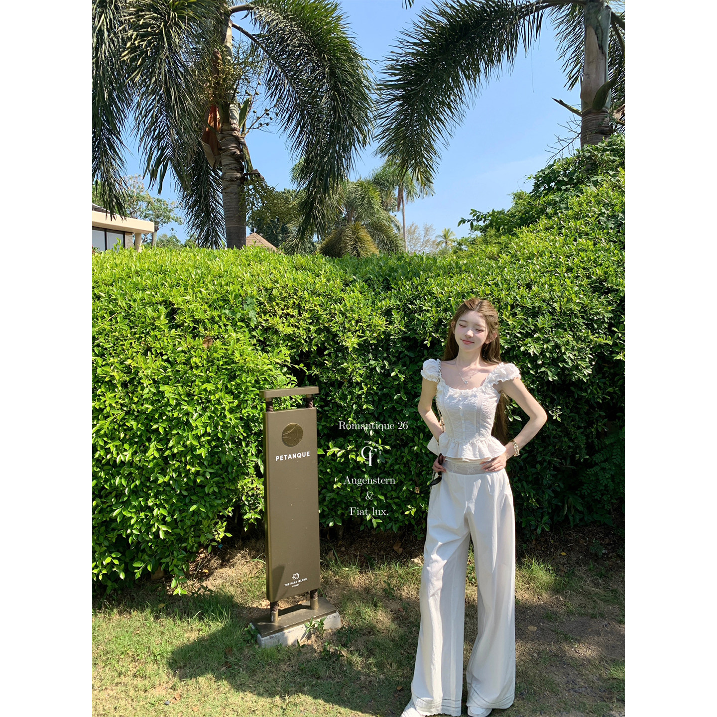 迟伞伞26/ss 智性氛围 26c泡芙手工钉钻花朵100%棉吊带/短袖上衣