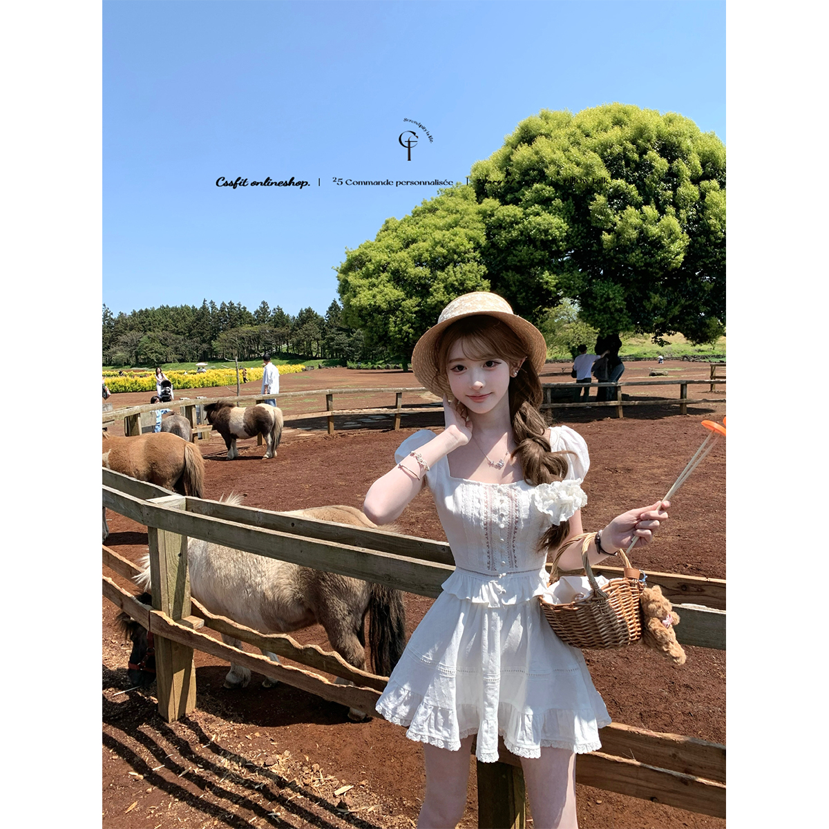 迟伞伞镂空花边短袖白上衣&半裙