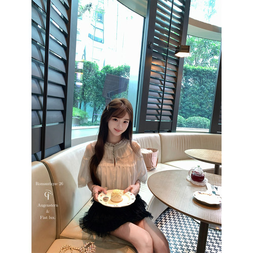 迟伞伞小香走秀钻扣斗篷套装