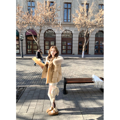 迟伞伞奶黄包狐狸毛领羽绒服