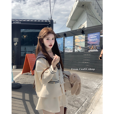 大翻领蝴蝶结外套蕾丝条纹背心秋