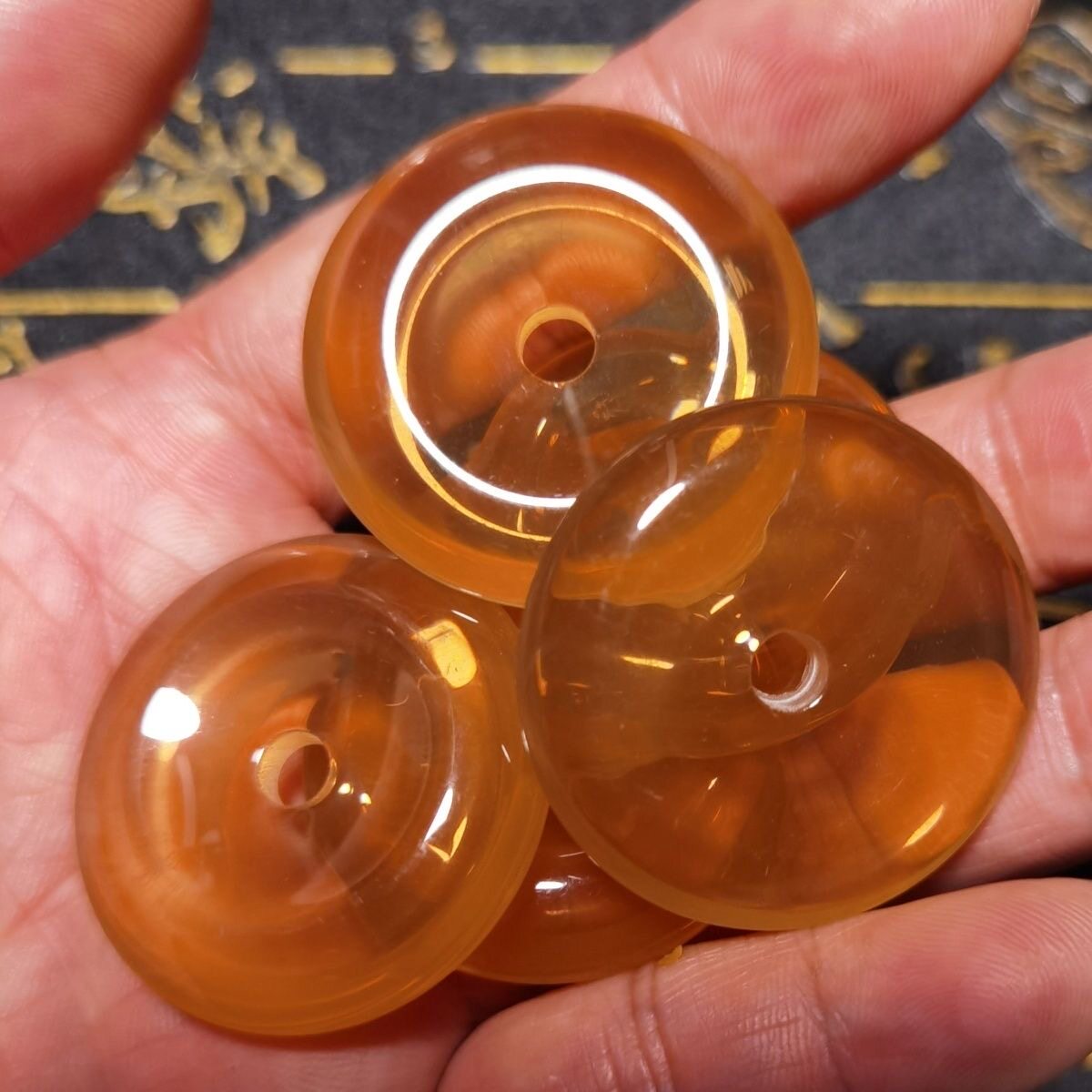 鱼惊石色吊坠红色青鱼石色吊坠鱼骨色项链鱼骨色吊坠，平安扣