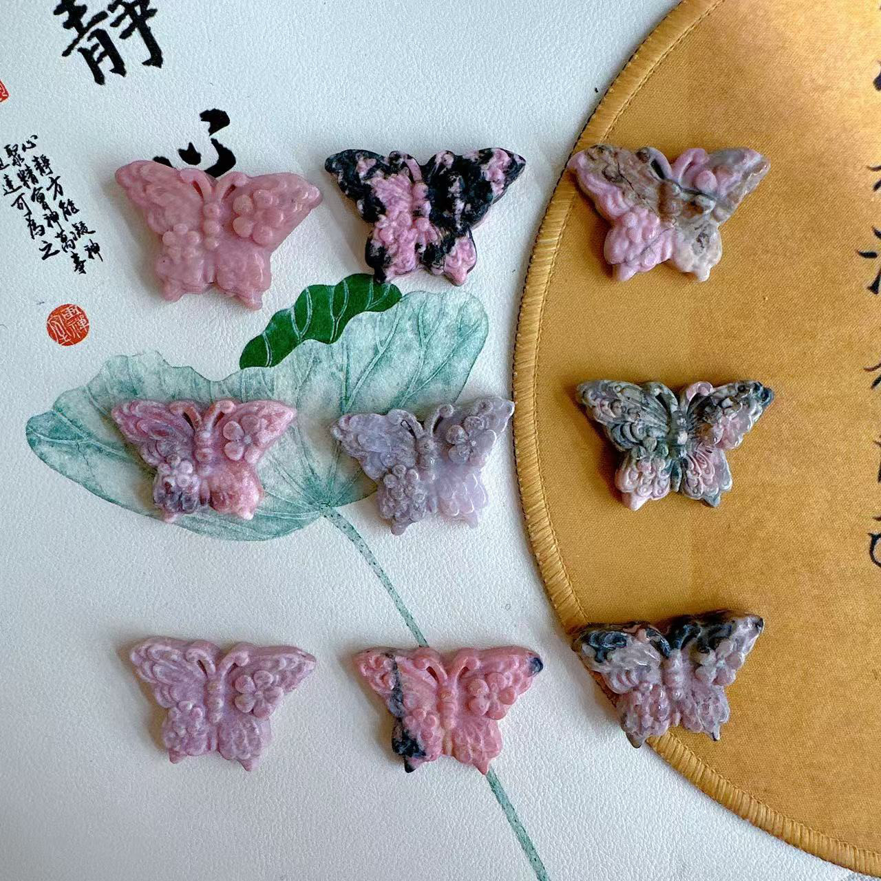 天然粉嫩蔷薇石蝴蝶