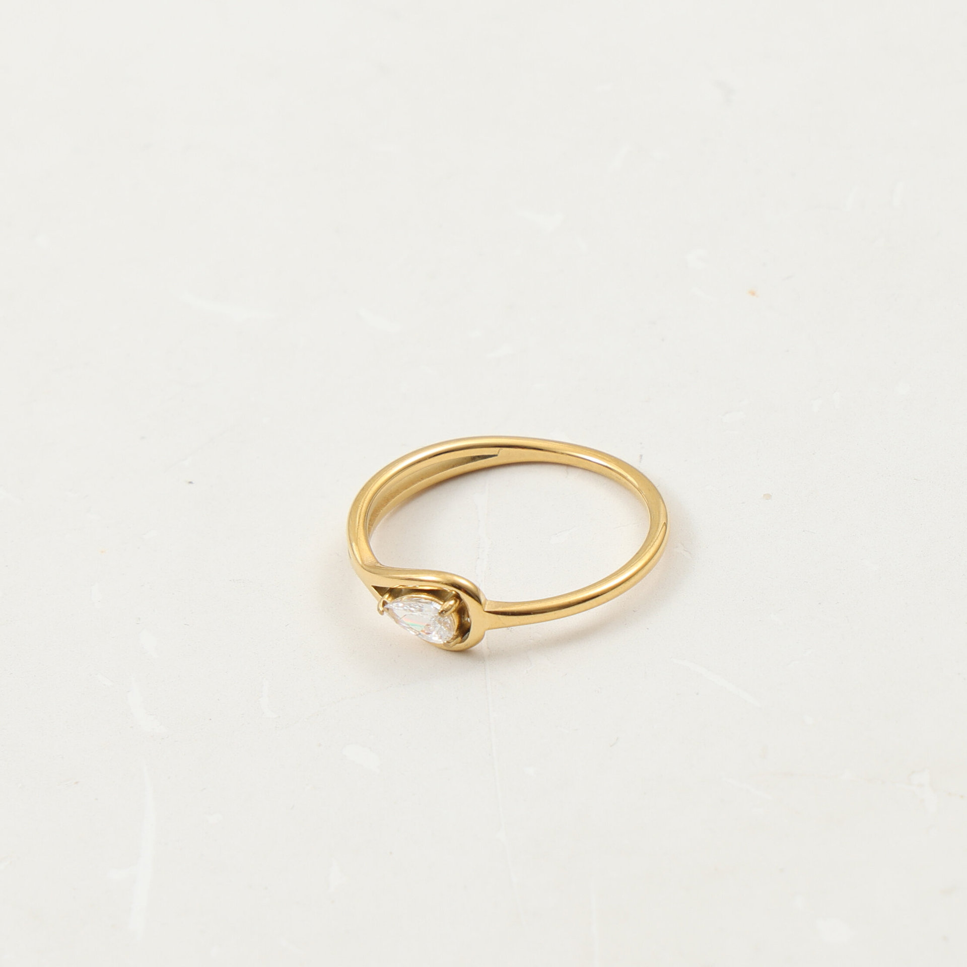 欧美时尚新款细款水滴锆石戒指钛钢镀18K金指环中指食指百搭精致